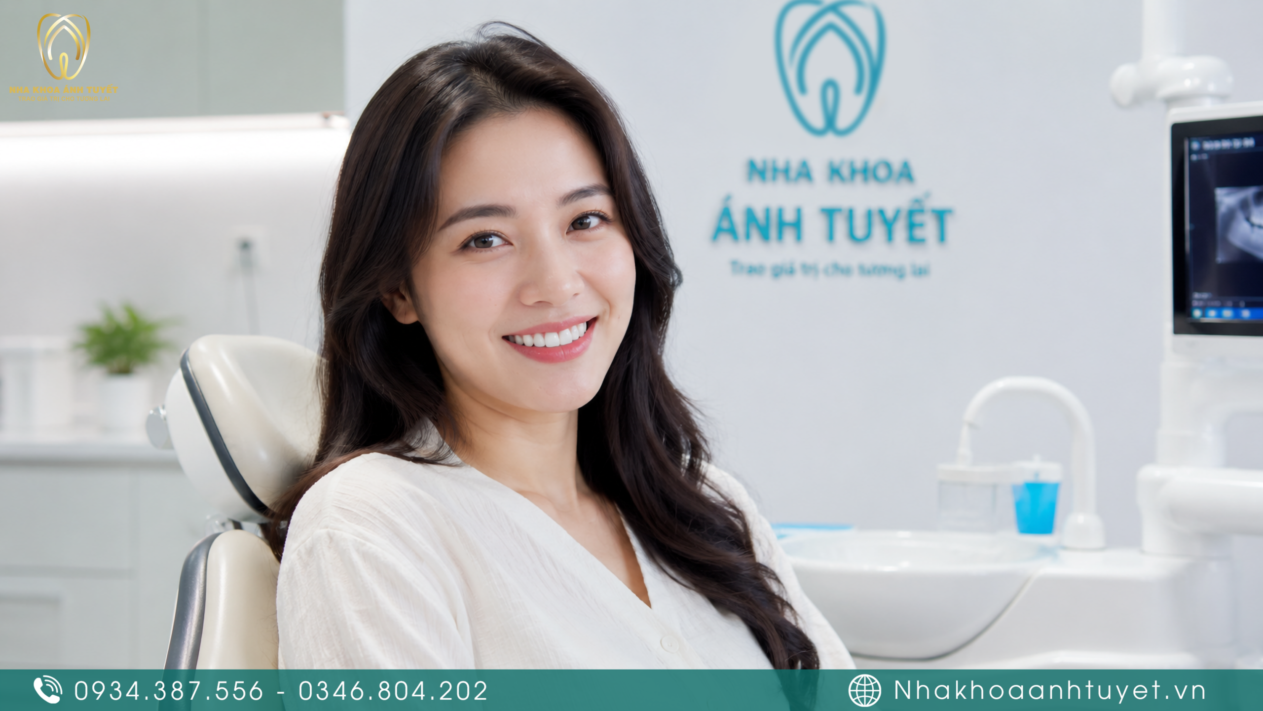 nụ cười rạng rỡ của khách hàng tại nha khoa