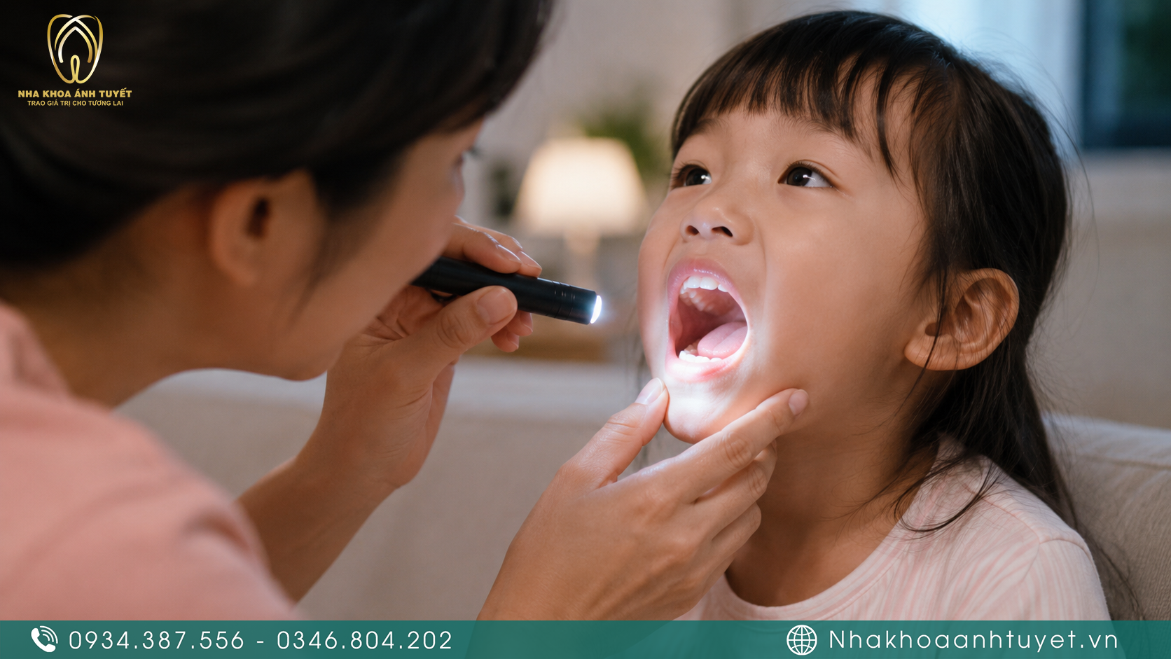 Cha mẹ chủ động kiểm tra các dấu hiệu tổn thương trên men răng của trẻ