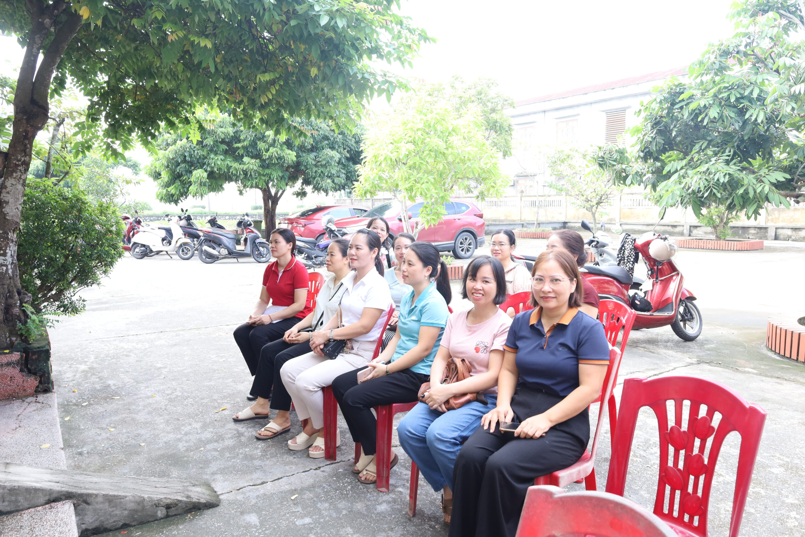 Giáo Viên Tham Gia Khám Sức Khỏe