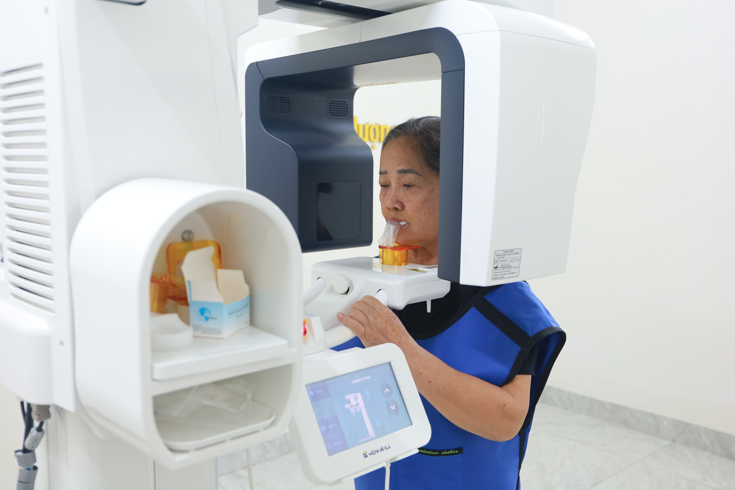 Khách Hàng Thăm Khám Implant Tại Nha Khoa Ánh Tuyết