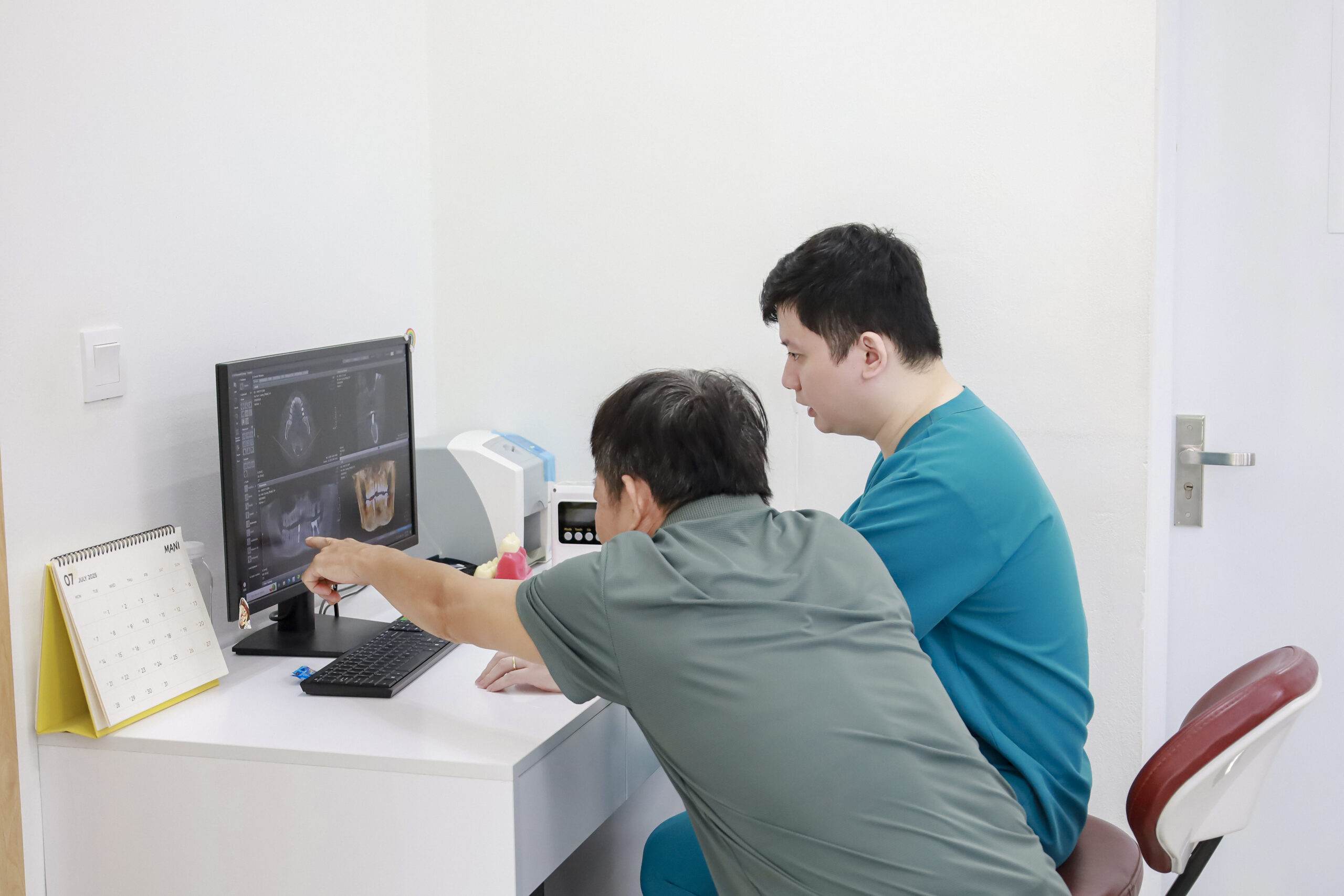 Nha Khoa Ánh Tuyết Tư Vấn Phục Hình Răng Cho Người Già