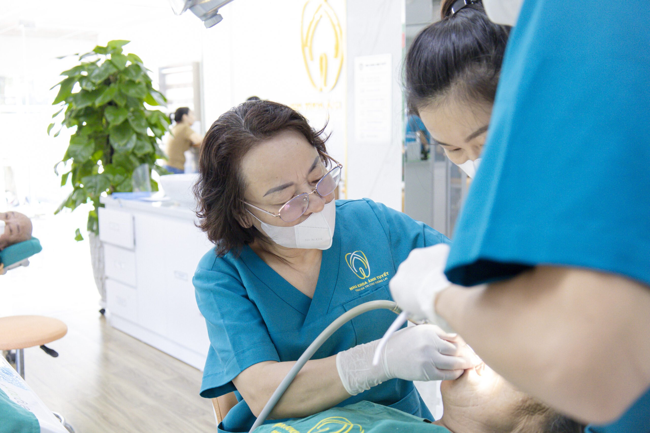 Điều Trị Răng Gãy Vỡ Tại Nha Khoa Ánh Tuyết