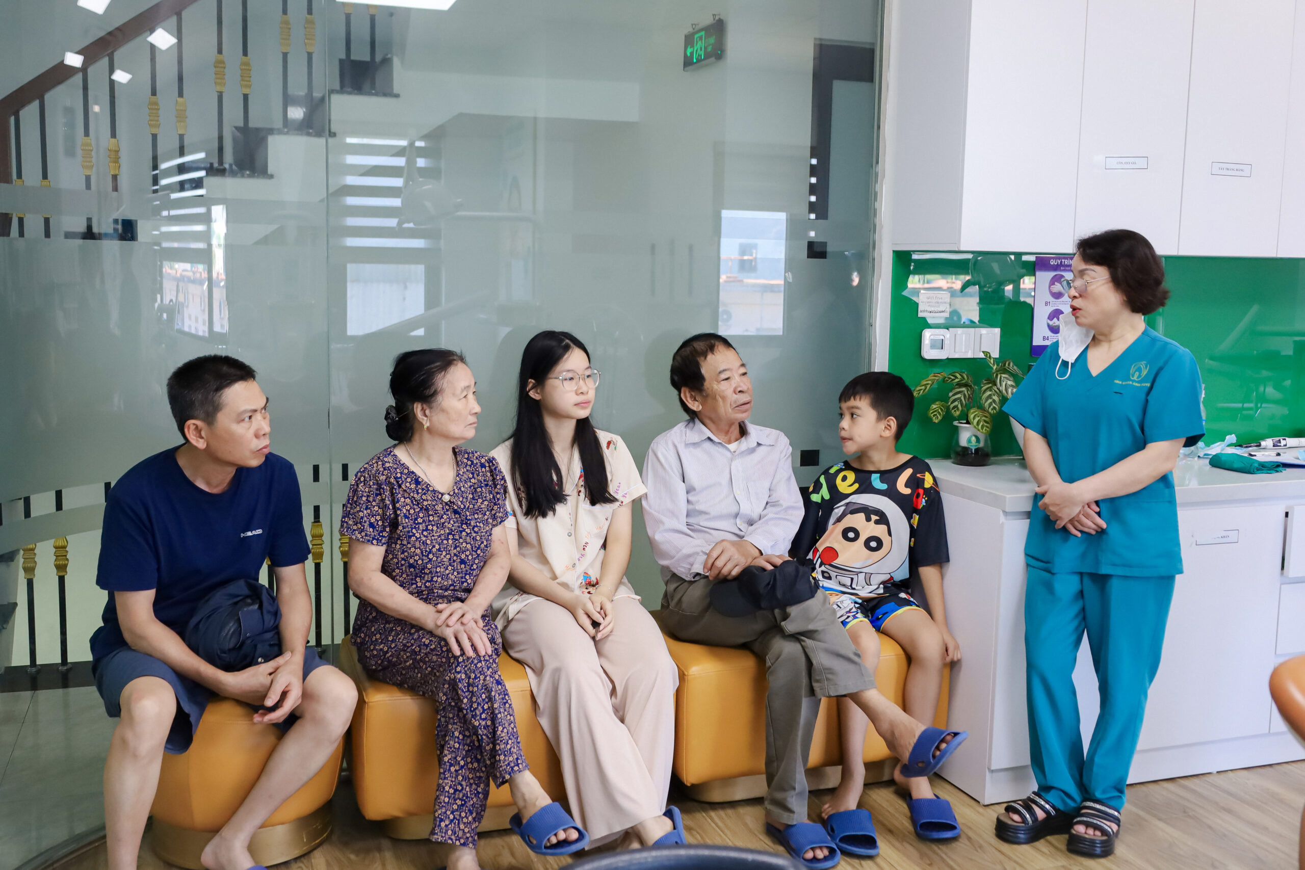 Khách Hàng Chăm Sóc Nụ Cười Ngày 2/9