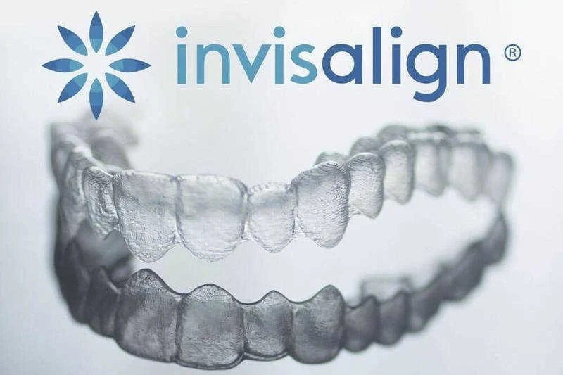 niềng răng trong suốt invisalign là gì