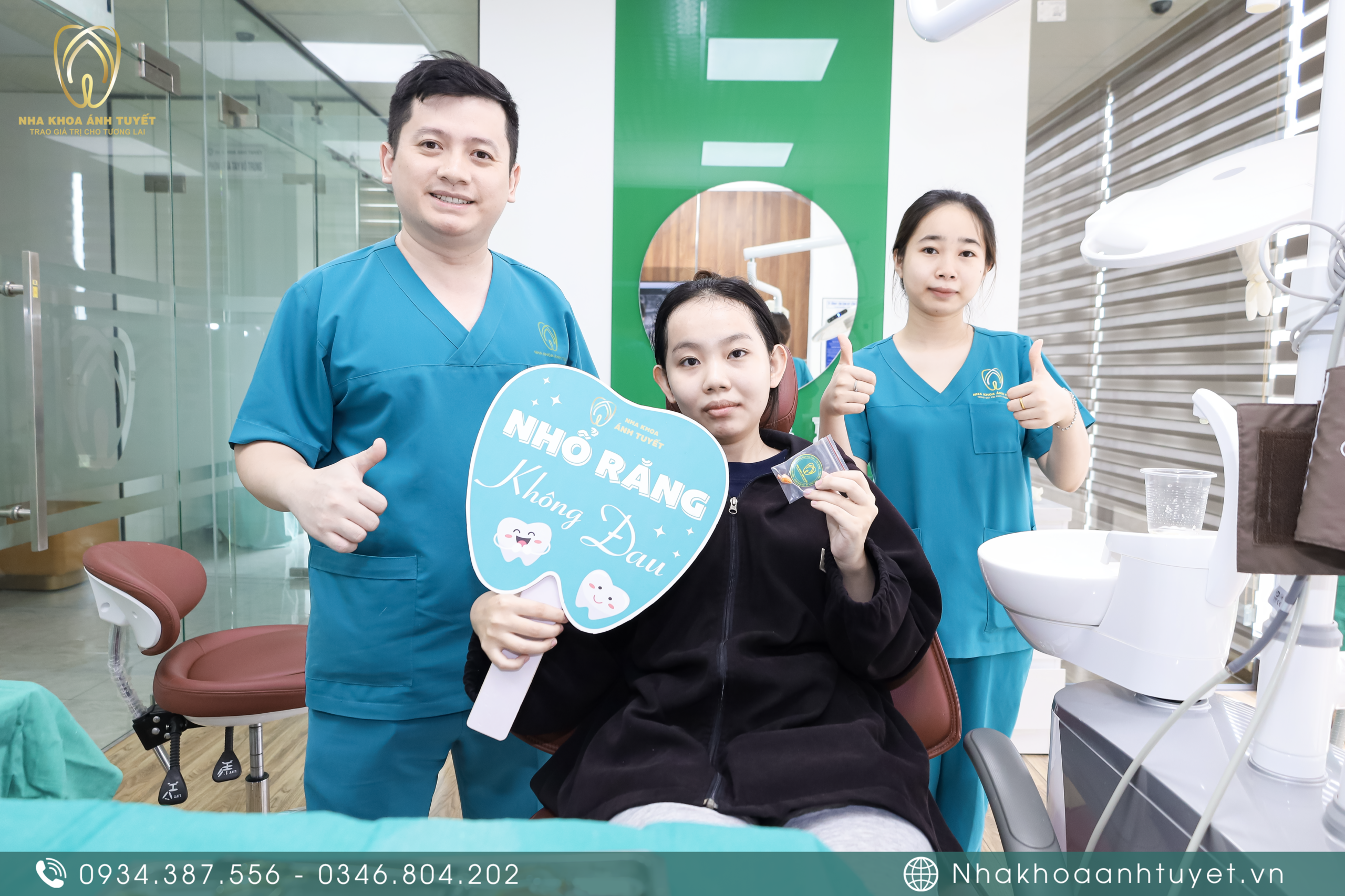 Khách hàng thoải mái sau khi thực hiện nhổ răng khôn mọc lệch tại Nha khoa Ánh Tuyết