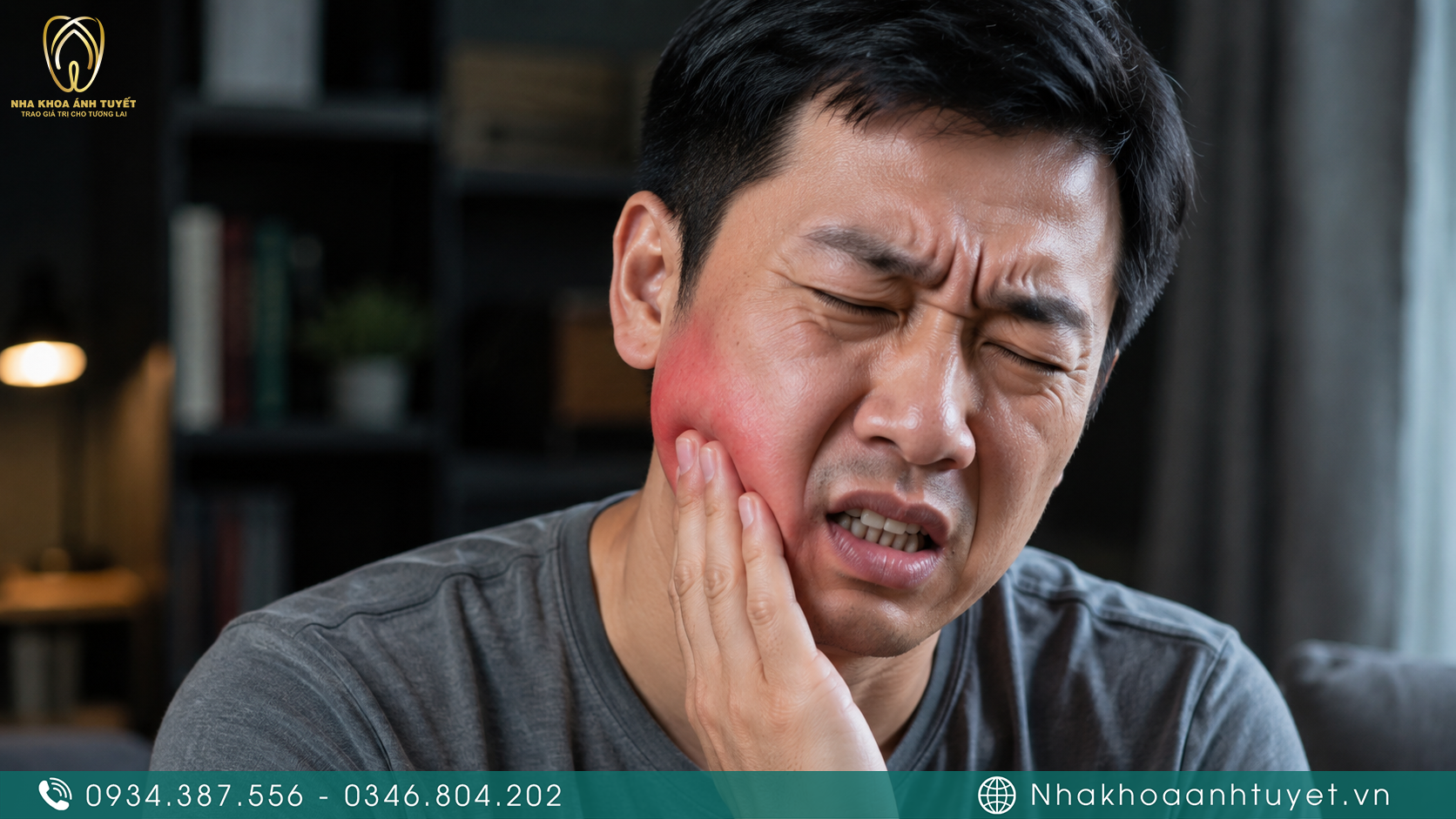 Bệnh nhân đau đớn sưng mặt do ổ mủ trong răng gây ra