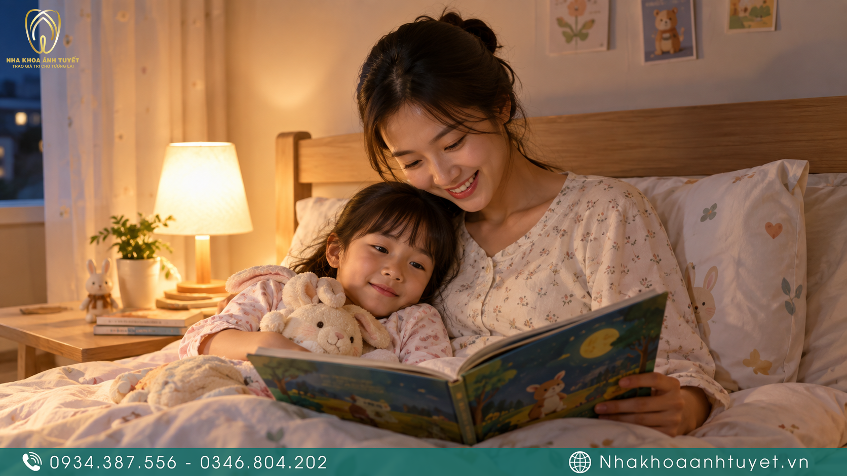 Mẹ đọc sách thư giãn cùng con trước khi ngủ giúp giảm tật nghiến răng